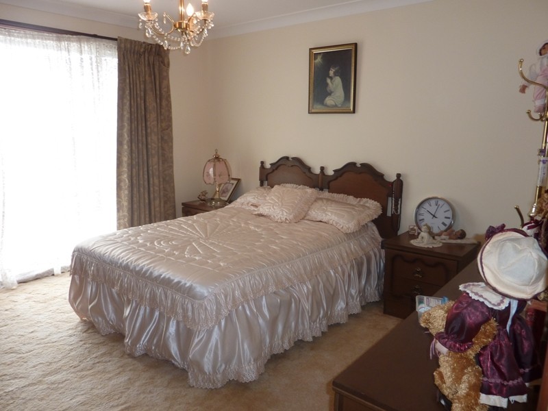 32 Cuthbert Drive, Mount Warrigal NSW 2528