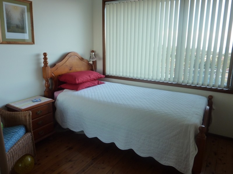 12 Thirroul Road, Kanahooka NSW 2530