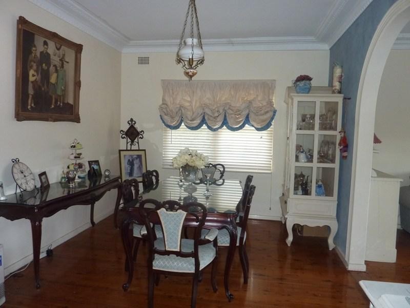 2 William Street, Unanderra NSW 2526