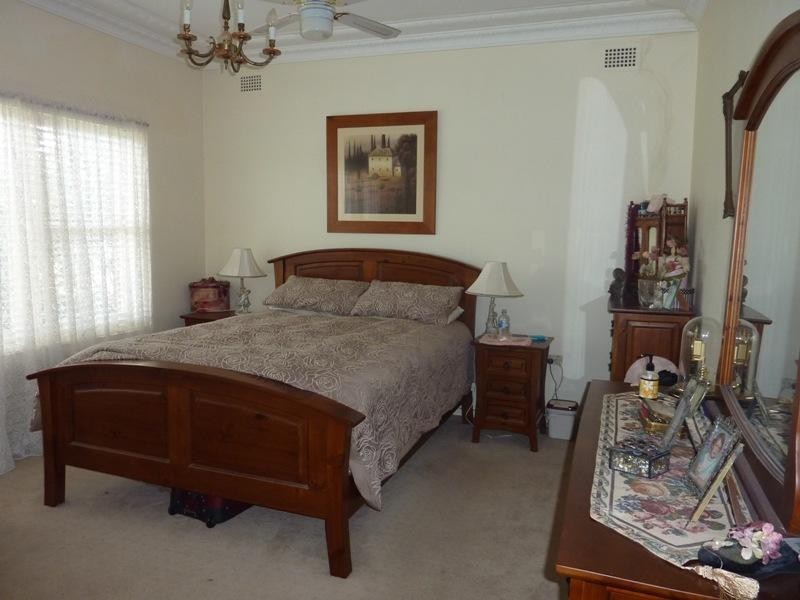 2 William Street, Unanderra NSW 2526