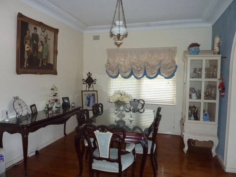 2 William Street, Unanderra NSW 2526