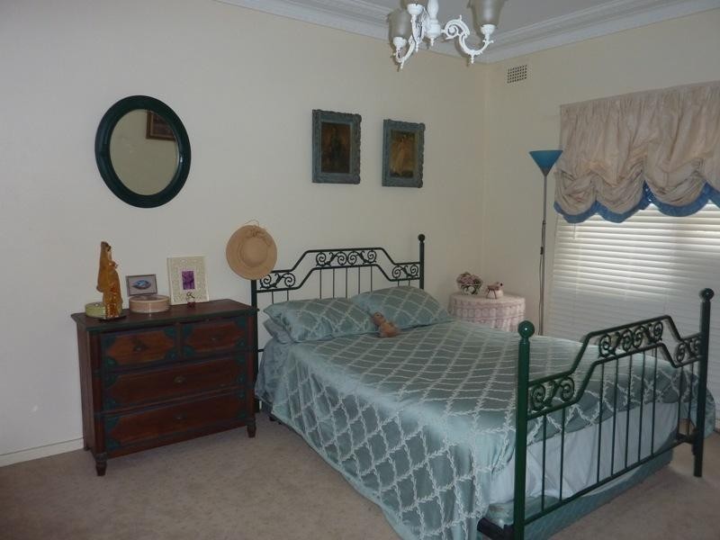 2 William Street, Unanderra NSW 2526