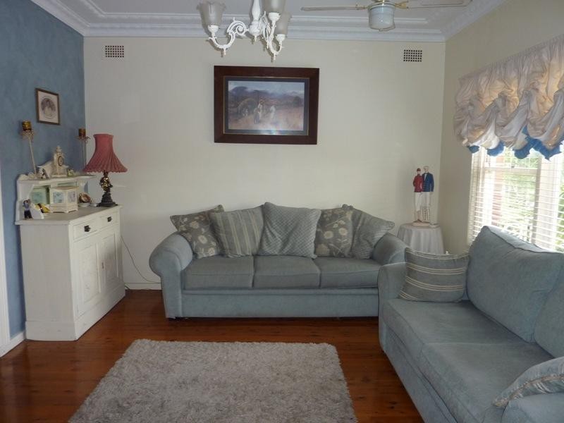 2 William Street, Unanderra NSW 2526