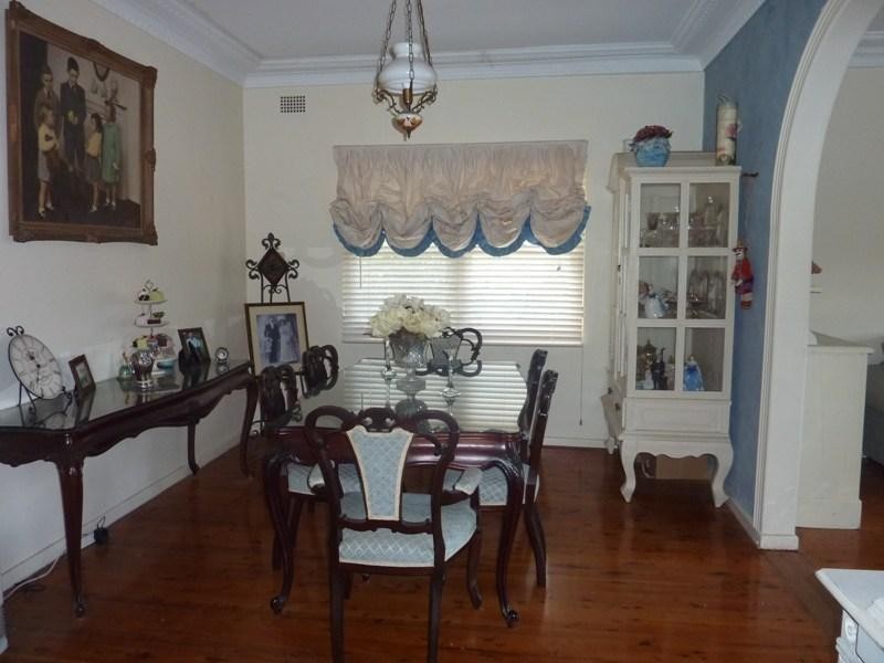 2 William Street, Unanderra NSW 2526