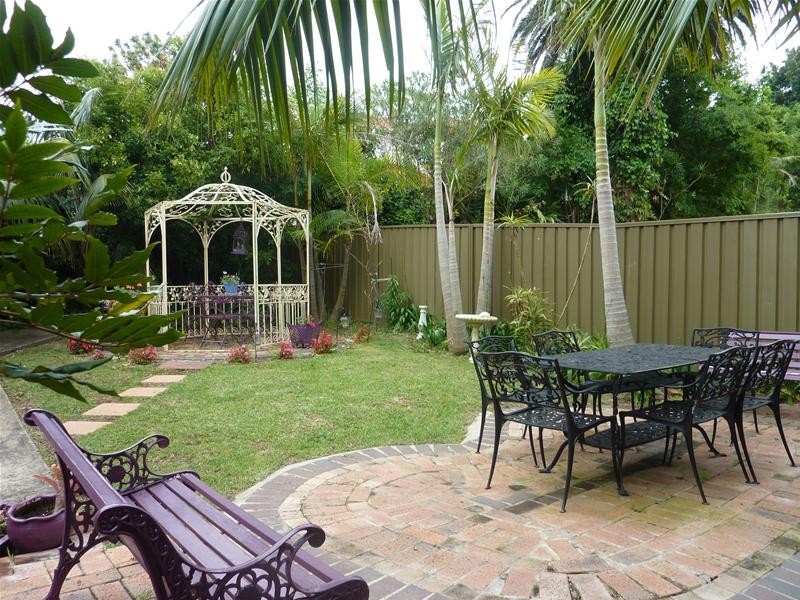 2 William Street, Unanderra NSW 2526