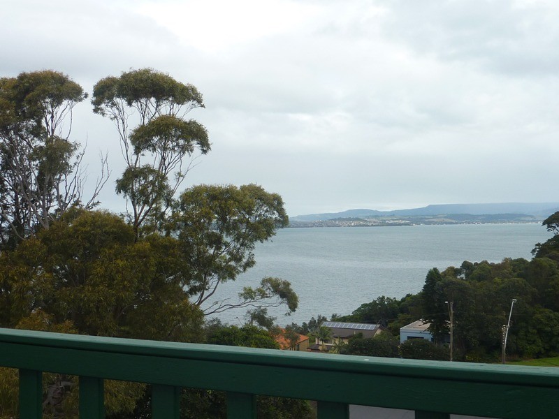 35 Hassan Street, Lake Heights NSW 2502