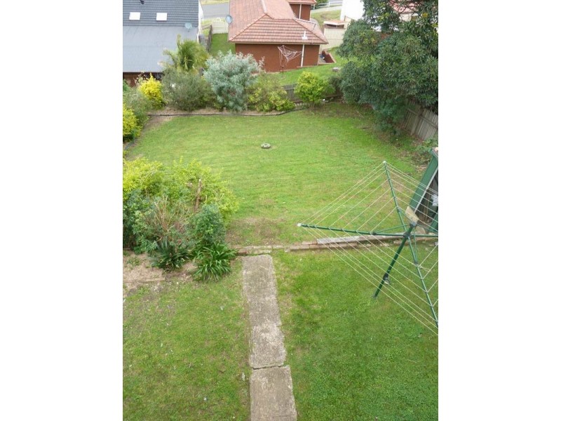 35 Hassan Street, Lake Heights NSW 2502