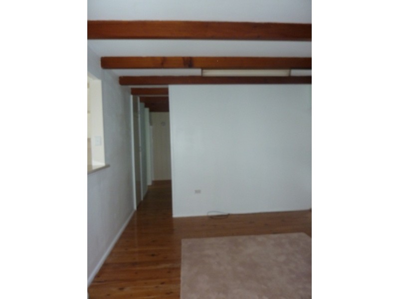 35 Hassan Street, Lake Heights NSW 2502