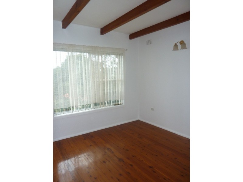 35 Hassan Street, Lake Heights NSW 2502