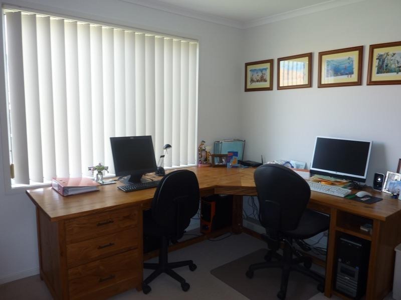8 Glenwood Grove, Horsley NSW 2530