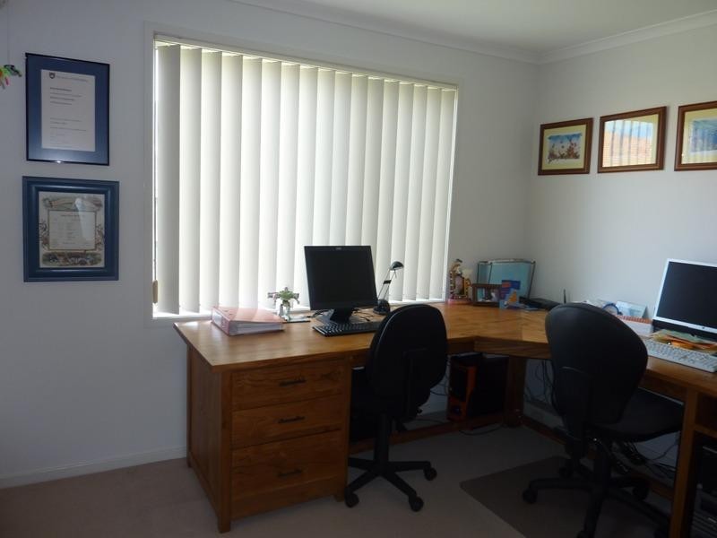 8 Glenwood Grove, Horsley NSW 2530