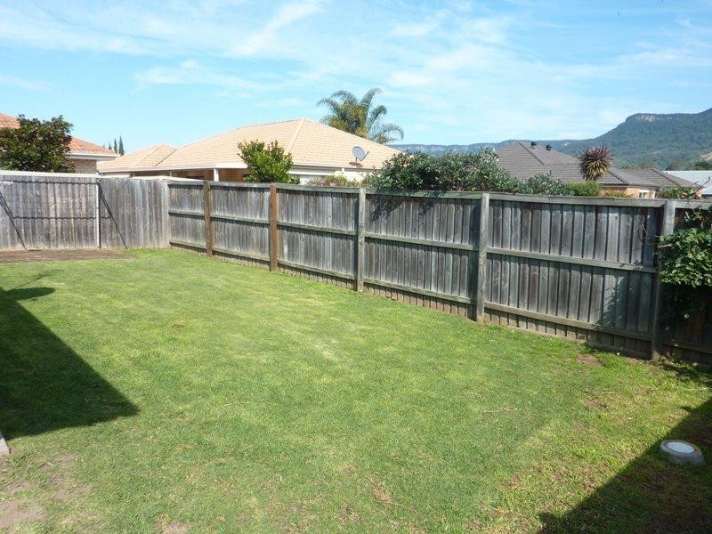 8 Glenwood Grove, Horsley NSW 2530