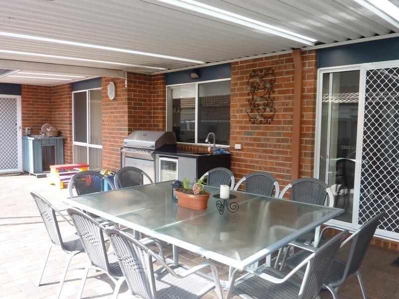 8 Glenwood Grove, Horsley NSW 2530