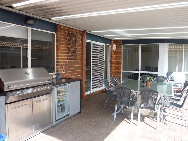 8 Glenwood Grove, Horsley NSW 2530