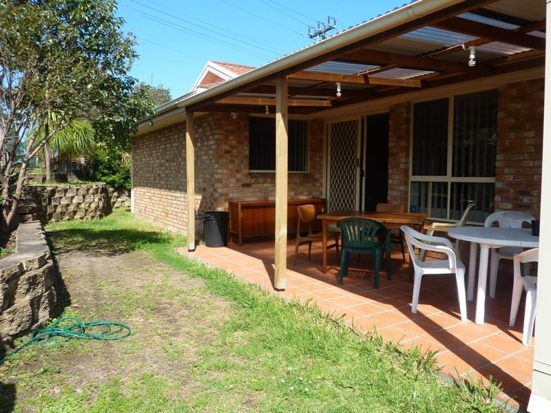 20 Lake Heights Road, Lake Heights NSW 2502