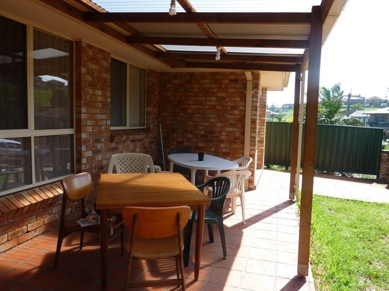 20 Lake Heights Road, Lake Heights NSW 2502