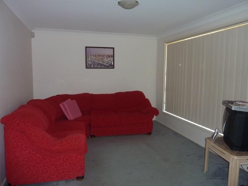 20 Lake Heights Road, Lake Heights NSW 2502