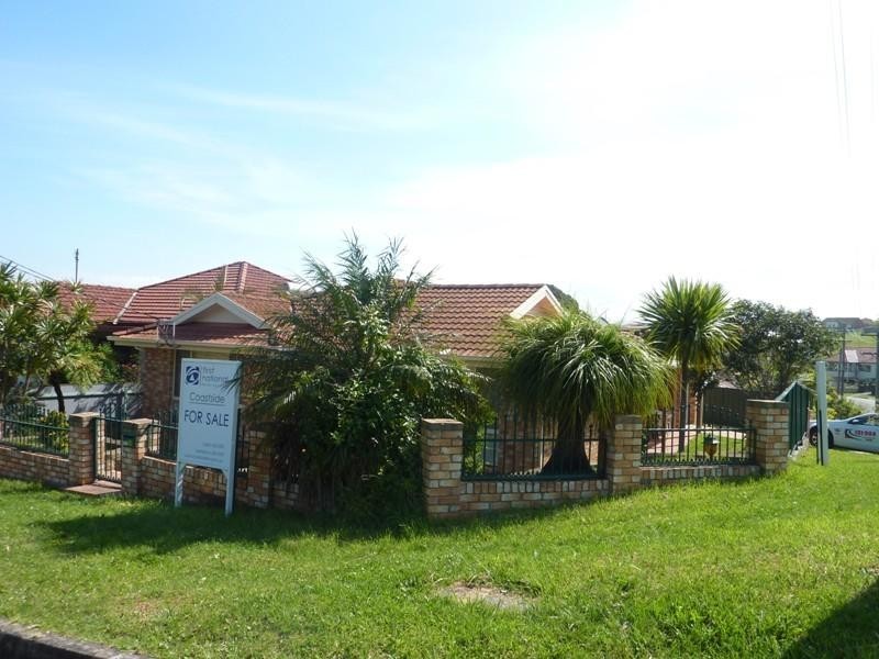 20 Lake Heights Road, Lake Heights NSW 2502