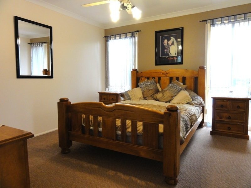 15 Mundoonen Crescent, Horsley NSW 2530
