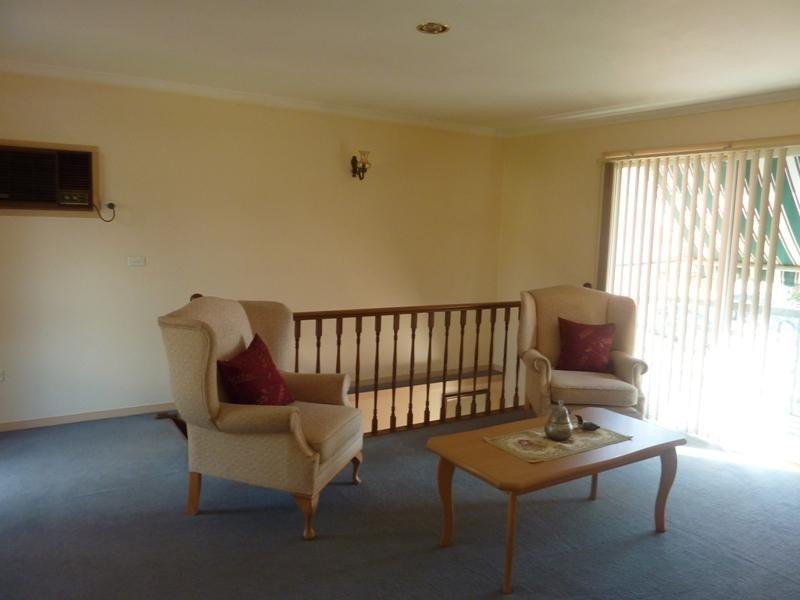 8 Cleary Avenue, Kanahooka NSW 2530