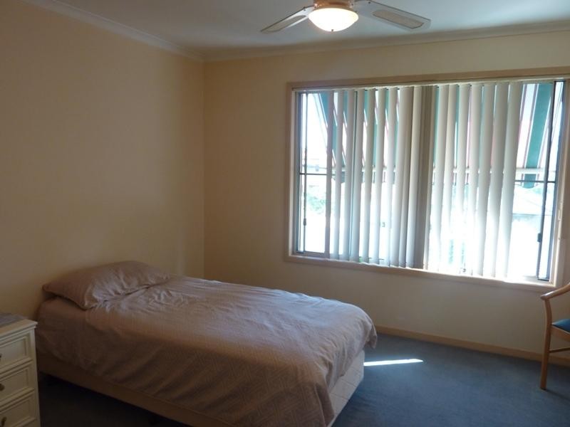 8 Cleary Avenue, Kanahooka NSW 2530