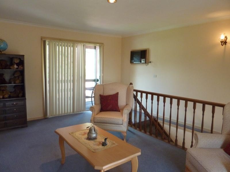 8 Cleary Avenue, Kanahooka NSW 2530