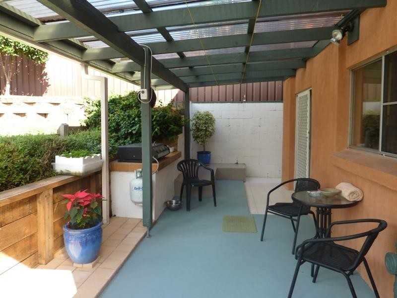 8 Cleary Avenue, Kanahooka NSW 2530