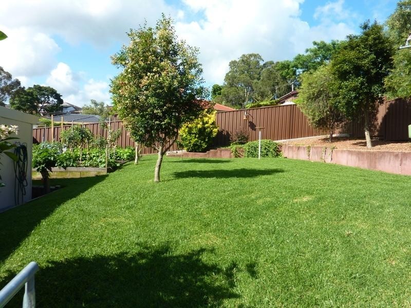 8 Cleary Avenue, Kanahooka NSW 2530