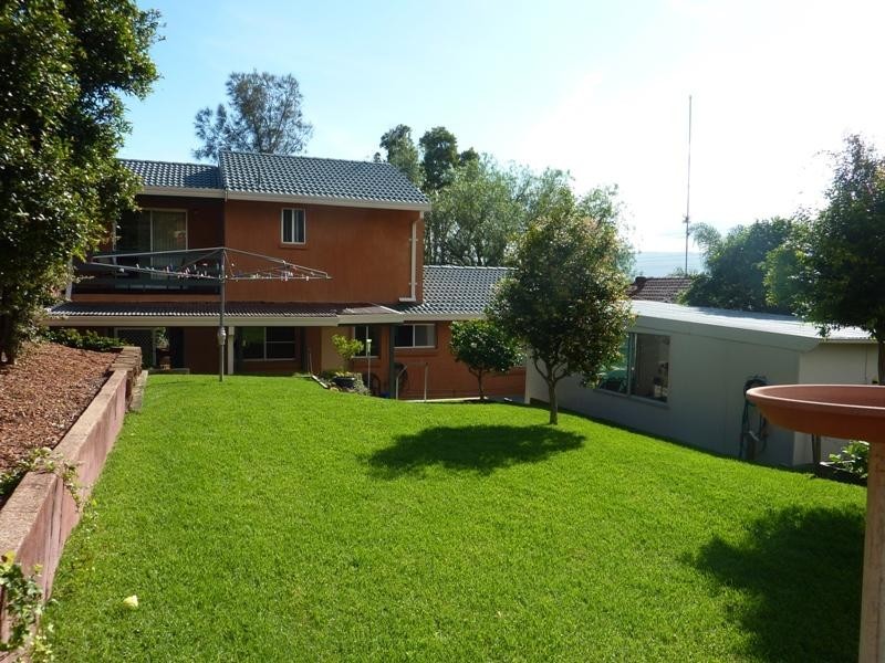 8 Cleary Avenue, Kanahooka NSW 2530