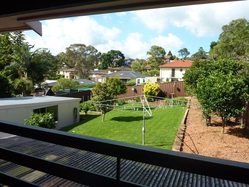 8 Cleary Avenue, Kanahooka NSW 2530