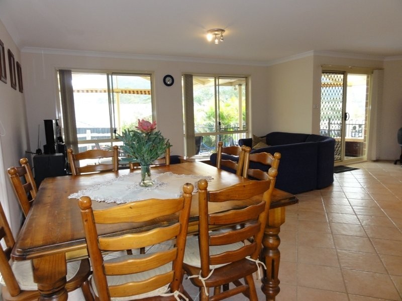15 Mundoonen Crescent, Horsley NSW 2530