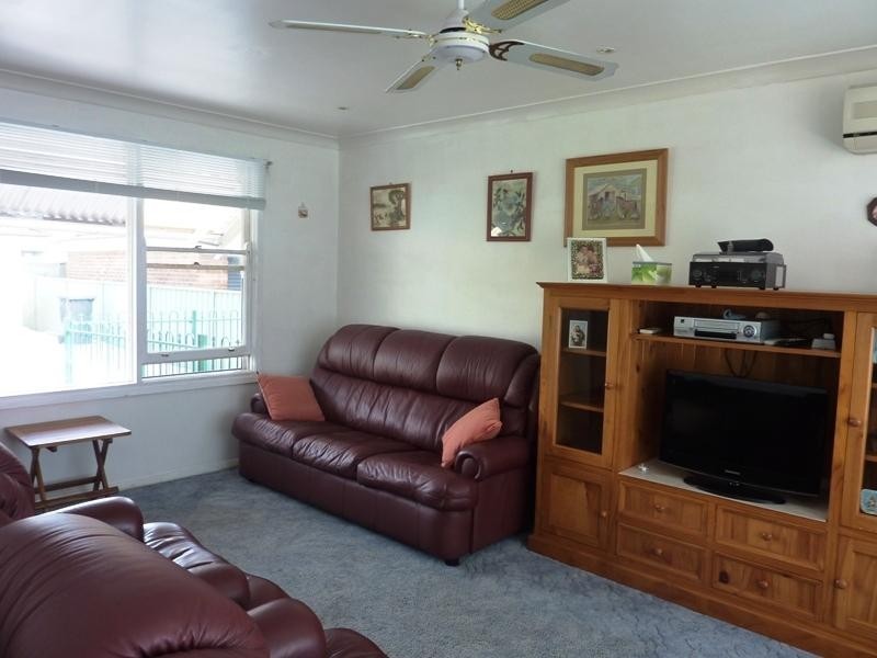 4 Toronto Avenue, Dapto NSW 2530