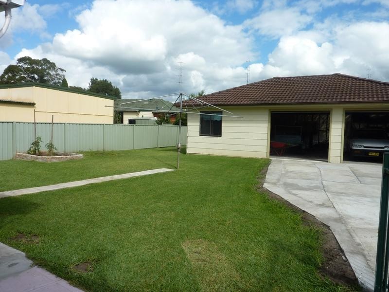 4 Toronto Avenue, Dapto NSW 2530