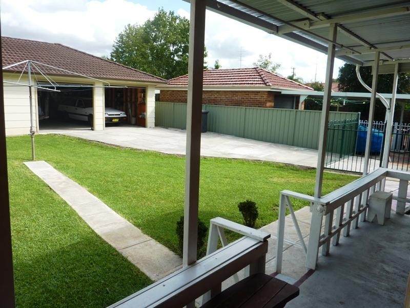 4 Toronto Avenue, Dapto NSW 2530