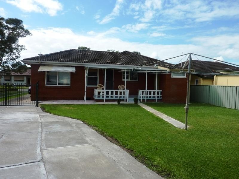 4 Toronto Avenue, Dapto NSW 2530