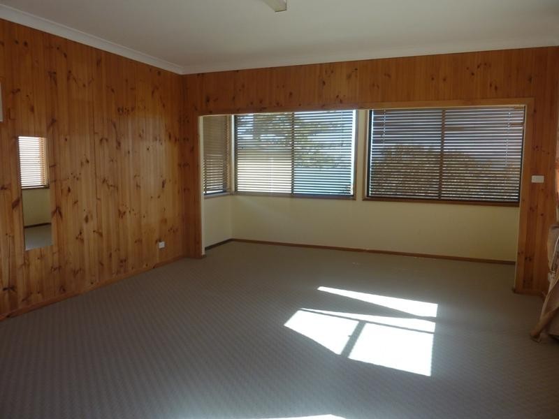 55 Buena Vista Avenue, Lake Heights NSW 2502