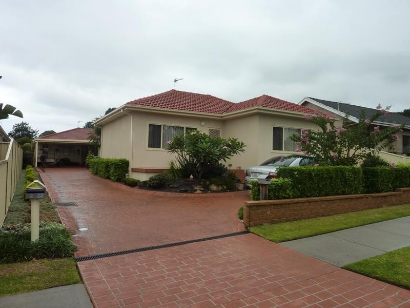 1/32 Devonshire Crescent, Oak Flats NSW 2529