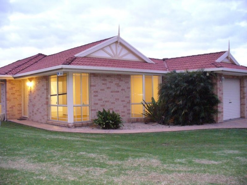 10 Tully Cres, Albion Park NSW 2527