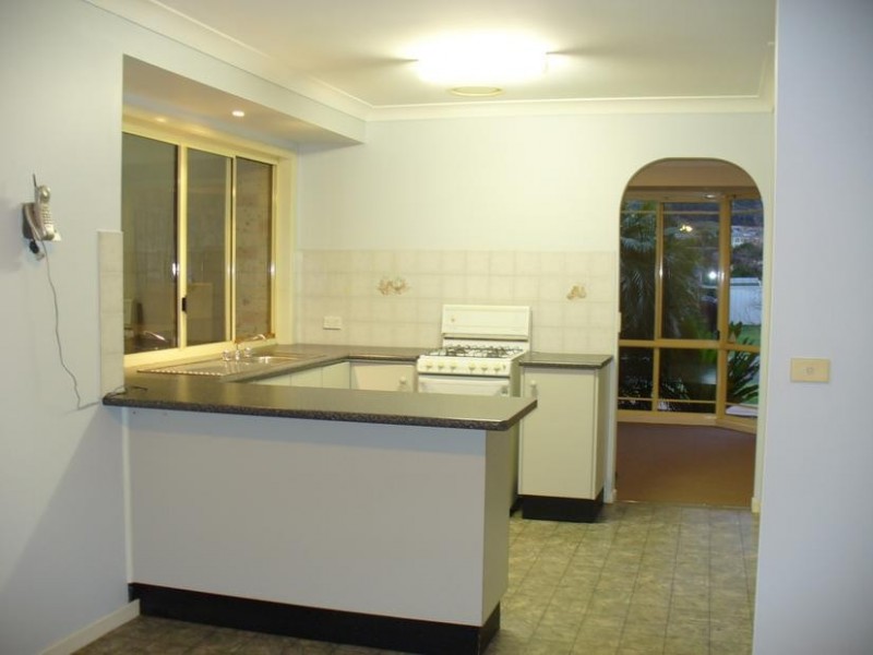 10 Tully Cres, Albion Park NSW 2527