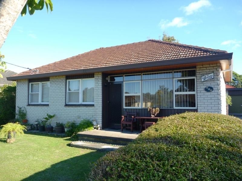 12 Lakelands Drive, Dapto NSW 2530