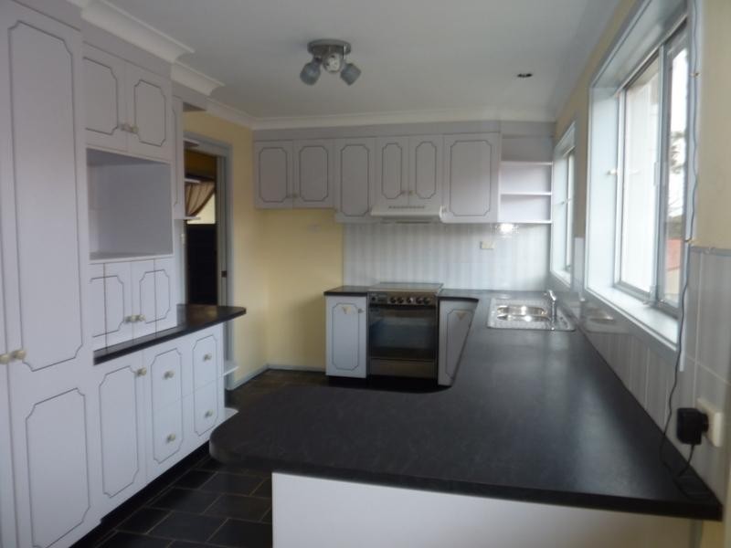 1 Loftus Drive, Barrack Heights NSW 2528