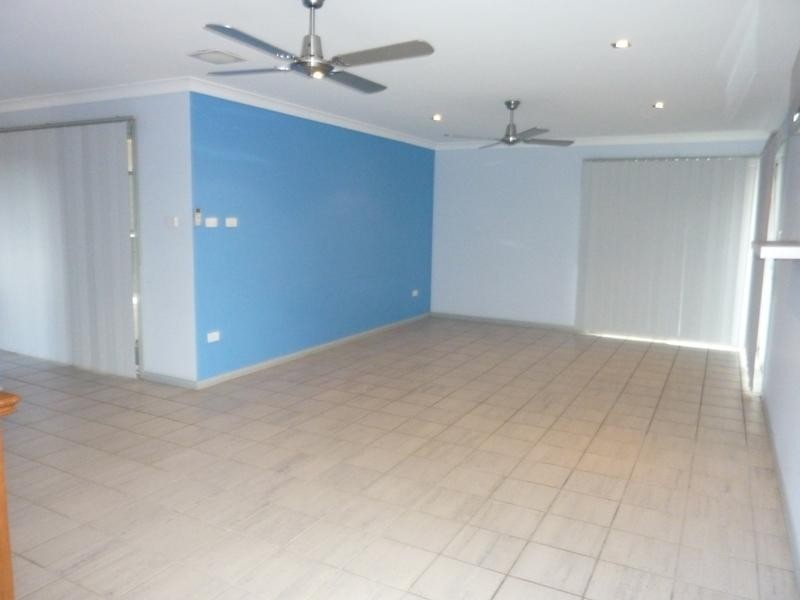 1 Loftus Drive, Barrack Heights NSW 2528