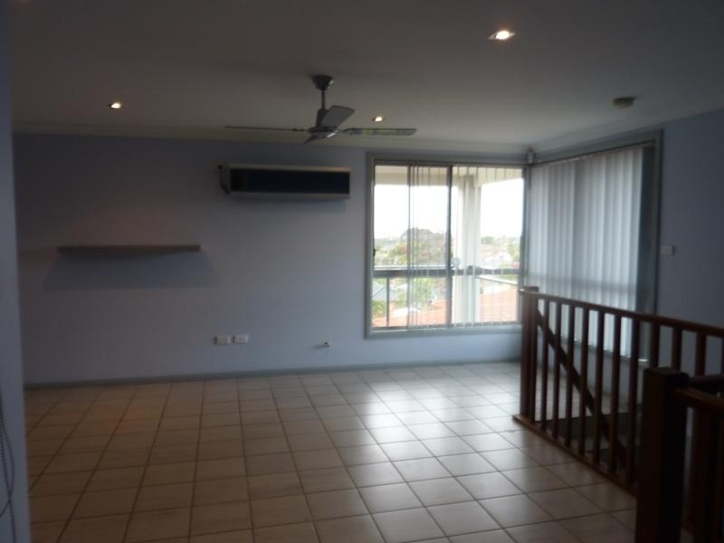 1 Loftus Drive, Barrack Heights NSW 2528