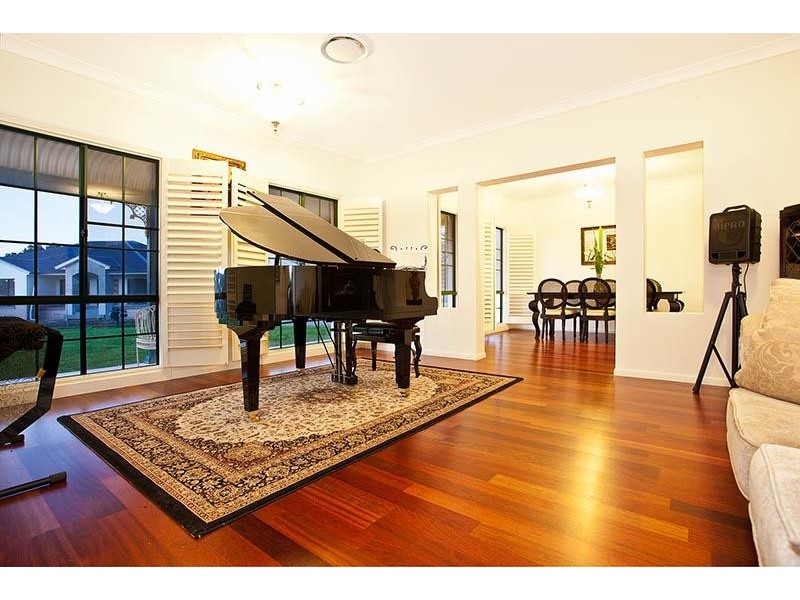 41 Rondanella Drive, Kanahooka NSW 2530