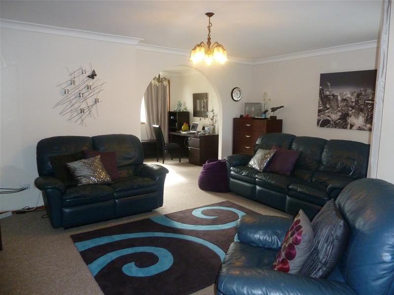 4 Nalong Place, Oak Flats NSW 2529
