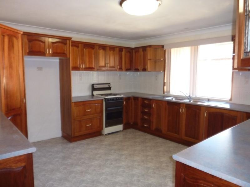 18 Kingston Street, Oak Flats NSW 2529