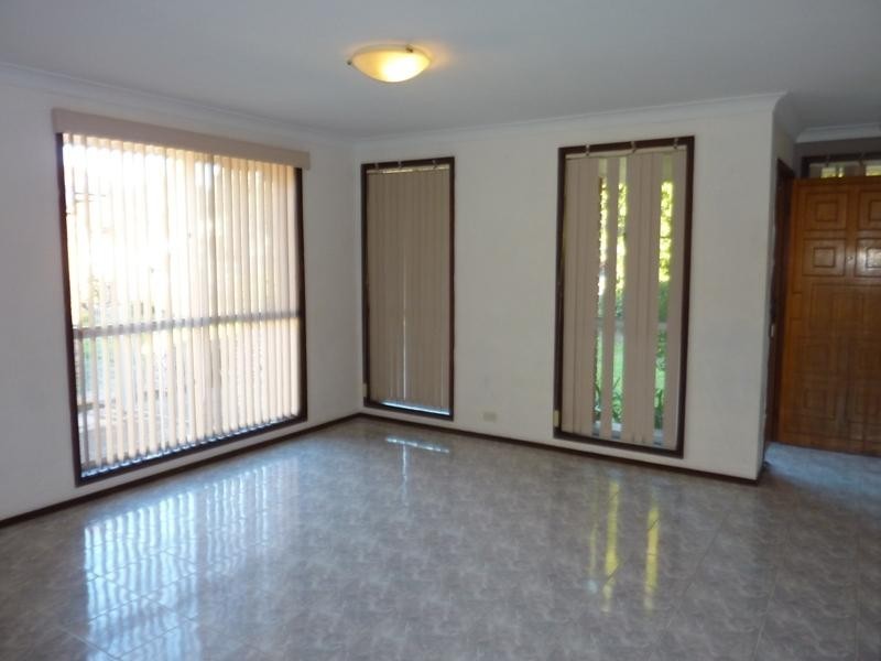 18 Kingston Street, Oak Flats NSW 2529