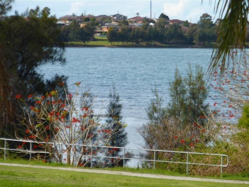 108 Lakeside Drive, Koonawarra NSW 2530