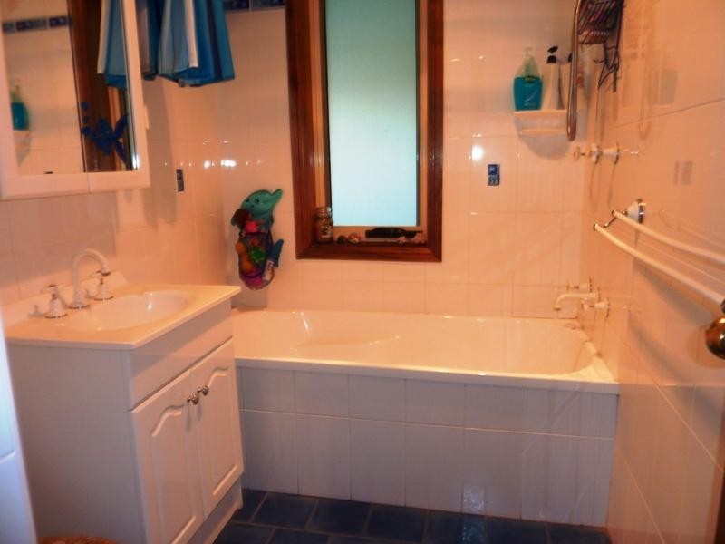 108 Lakeside Drive, Koonawarra NSW 2530