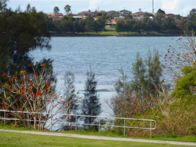 108 Lakeside Drive, Koonawarra NSW 2530